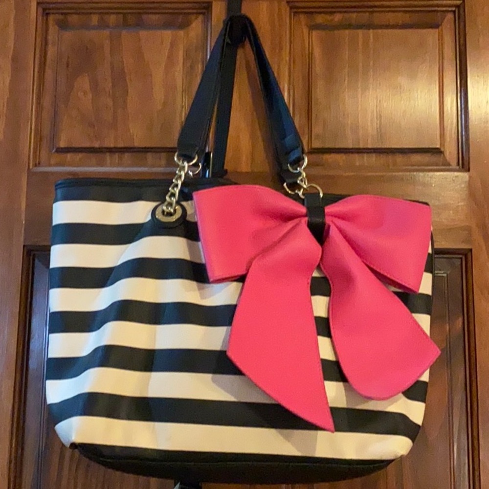 NWOT Betsey Johnson shoulder bag
